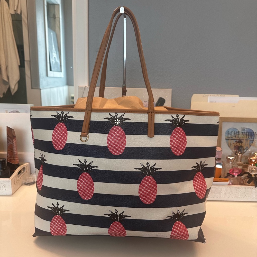 Tory Burch
Kerrington Striped Pineapple Tote